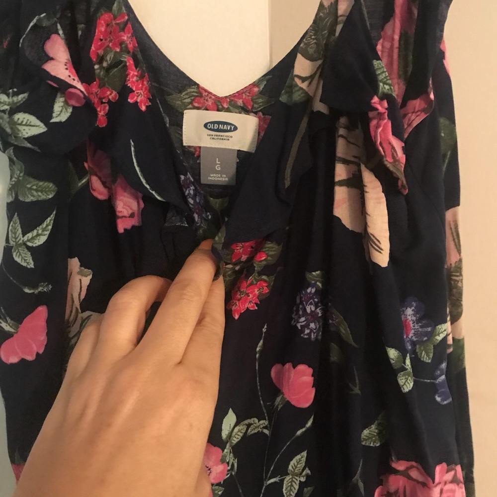 Beautiful top. - Picture 2 of 2